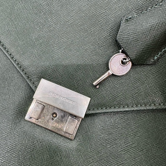 Burberry Elegant Green Leather Briefcase - Picture 9 of 9